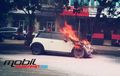 Mau Tahu Penyebab Mobil Terbakar. Ini Pencegahannya