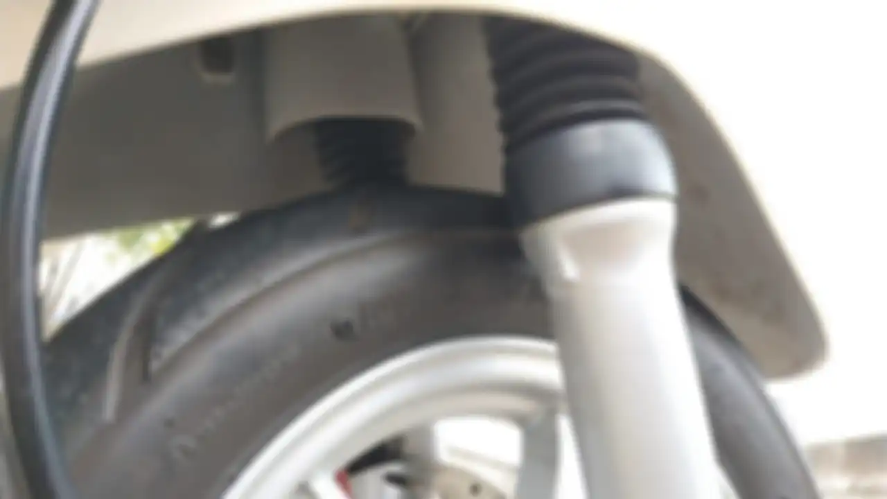 Karet boot di suspensi depan SYM Attila Venus 125
