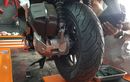 Biaya Gantinya Mahal, Ini Ciri-ciri Bearing Roda Belakang Motor Matic Aus