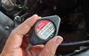 Jangan Abaikan, Ini Tanda Tutup Radiator Di Mobil Kesayangan Melemah