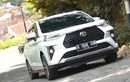 Jangan Asal, Begini Cara Aman Mobil Matik Parkir di Jalanan Menanjak