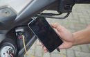 Cara Gampang Pasang Charger Smartphone di Motor Keluaran Lama