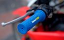 Ternyata Ganti Handgrip Motor Bekas Sebelah Kanan dan Kiri Caranya Beda
