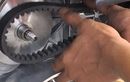 Cara Mudah Pasang V-belt Motor Matic Tanpa Perlu Bantuan Bengkel