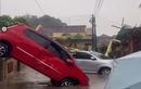 Pray For Bali, Banjir Bandang Renggut Nyawa dan Luluh Lantakan Bangunan Sampai Puluhan Mobil