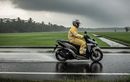 Bahaya Tersembunyi Intai Pemotor saat Terjang Hujan, Otak Bisa Overload?