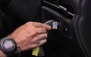 Cara Buka Pintu Mobil Secara Manual Jika Remote Keyless Habis Baterai