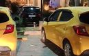 Dua Honda Brio Kembar Siam di Hotel Rembang, Warna Bodi dan Pelat Nomor Sama Persis