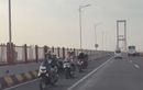 Segerombol Pengendara Motor Panik di Jembatan Suramadu, Putar Balik Lawan Arah Gegara Lihat Sesuatu