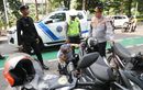Parkir Motor Sembarangan, Pengemudi Online Nangis Dishub Buka Suara