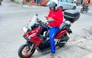 Melanggar Undang-Undang, Ini Bahaya Main Handphone Saat Motoran