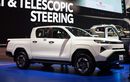 Intip Masuk Interior Toyota Hilux BEV, Fiturnya Beda Dari Hilux Lain