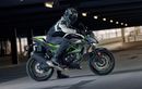 Saudara Ninja Lepas Fairing, Kawasaki Z125 Baru Iritnya Tembus 37 Km/Liter