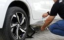 Intinya Tenang Dulu, Ini Panduan Lengkap Menghadapi Situasi Darurat Mobil di Jalan