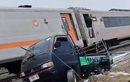 Tragedi Roda Belakang Copot di Atas Rel, Mitsubishi Colt T120SS Ditendang Keras KA Sembrani