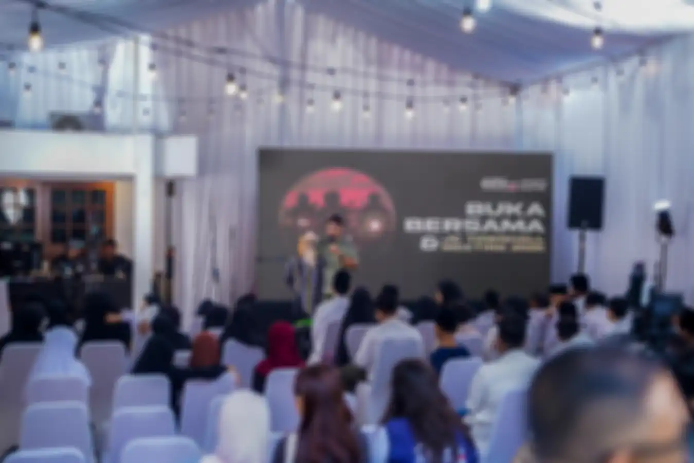 komunitas juga mengundang anak-anak yatim dari lingkungan sekitar clubhouse dan sejumlah yayasan untuk ikut berbuka puasa bersama.