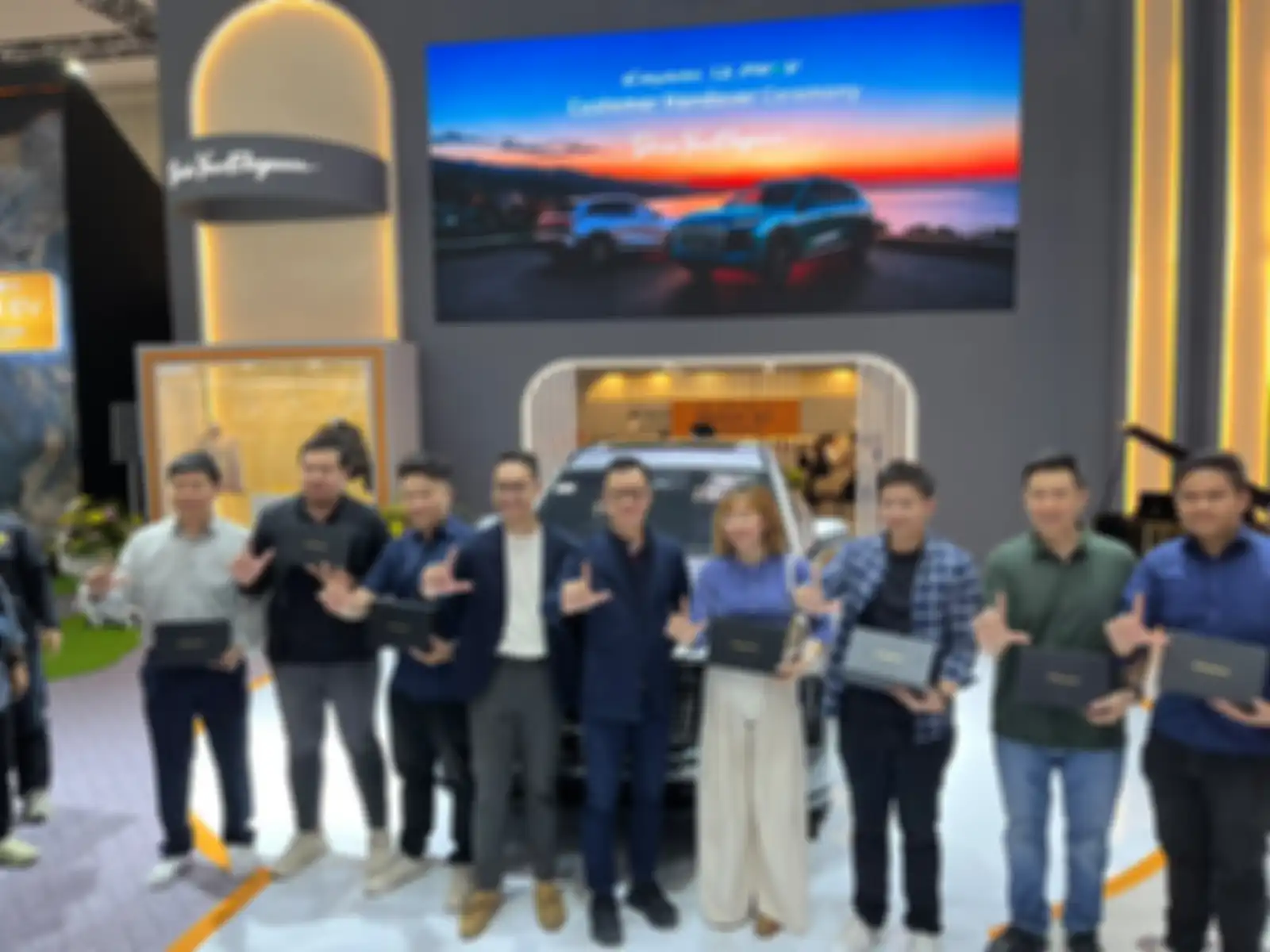 LEPAS Indonesia resmi memulai penyerahan unit perdana LEPAS L8 kepada konsumennya melalui seremoni LEPAS L8 Handover Ceremony yang berlangsung di booth LEPAS Indonesia, Hall 9, ICE BSD City, Minggu (2/8/2026).