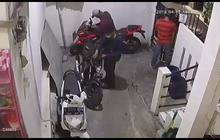 Blak-blakan, Maling Motor Suka Targetkan Rumah Dengan Kondisi Pagar Begini