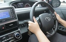 Waspada, Setir Mobil Bergetar Saat Jalan? 3 Hal Ini Penyebabnya