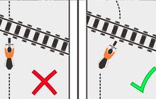 Ini 4 Cara Benar dan Aman Lewati Rel Kereta Api Pakai Motor Matik