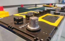 Terminal Kepala Aki Diberi Gemuk? Ternyata Fungsinya Buat Ini