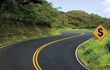 Street Manners: Jangan Bertaruh Nyawa Salip Kendaraan di Tikungan, Ini Hukumannya