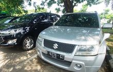 Wanita Wajib Tahu Jangan Sering Parkir Mobil di Bawah Pohon, Ini Alasannya