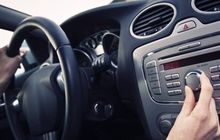 Liburan Pakai Mobil, Hindari 2 Jenis Musik Ini Saat Berkendara
