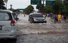 Apakah Mobil Boleh Lewati Banjir? Ini Kata Pakar Safety Driving