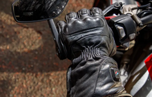 Tiga Alasan Penting Bikers Harus Pakai Sarung Tangan Saat Motoran!