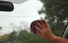 Fakta Baru, Ini Tips Merawat Kaca Mobil Bagian Agar Tidak Rusak