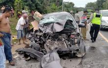 Honda Brio Wajah Luluh Lantah, Mesin Ambyar Ciuman Lawan Colt Diesel
