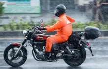 Musim Hujan, Inilah Empat Cara Memilih Jas Hujan Yang Bagus Buat Naik Motor Bekas