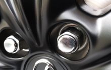 Cara Mengencangkan Mur Roda Mobil Tanpa Kunci Torsi, Kuncinya Disini