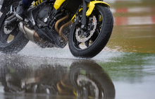 Tips Mudah Melindungi Mesin Motor dari Korosi Selama Musim Hujan