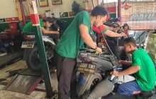 Berkah Dalam Musibah, Bengkel Motor di Jakarta Selatan Ini Tangani Puluhan Motor Kebanjiran Selama Akhir Pekan Kemarin