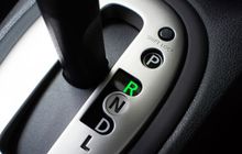 Mobil Matik Pindah Gigi Mundur Wajib Berhenti, Ahli Bongkar Faktanya