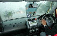 Gak Hanya Wiper, Ini 5 Fitur Lain di Mobil Bekas yang Berguna saat Hujan