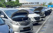 Perlukah Membuka Kap Mesin Mobil Saat Direst Area? Perhatikan