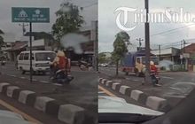 Bikin Jantungan, Gadis ABG di Klaten Naik Motor Lawan Arus Musuhnya Truk dan Bus, Videonya Viral
