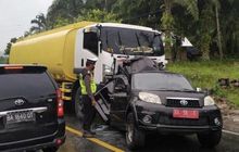 Waduh, Toyota Rush Gepeng Ditabrak Truk Dari Belakang, Istri Camat Tawas