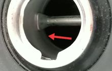 Jangan Mengisi Bensin Hingga Luber di Tangki Motor, Ini Alasannya