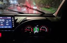 Harus Tahu, Kaca Mobil Sering Berembun Saat Hujan Karena Hal Ini