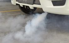 Penyebab Knalpot Mobil Bekas Berasap Putih Tapi Nggak Banyak