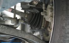 Karet Boot As Roda Mobil Sobek, Ini Dampak Jangka Panjangnya