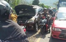 Wajib Tahu, Hindari Langkah Fatal Ini Saat Mesin Mobil Mogok Akibat Overheat