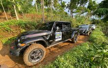 Ajak Jeep Gladiator Menikmati Medan Off-Road di Megamendung, Bogor