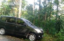 Diduga Korban Google Maps, Toyota Avanza Terjebak di Hutan Kawasan Tawangmangu