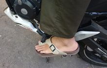 Naik Motor Pakai Sandal Jepit Bakal Ditilang? Kakorlantas Bilang Begini