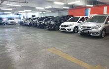 Gak Nyangka, Parkiran Mall Ini Dihuni Puluhan Dealer Dengan Ratusan Mobil